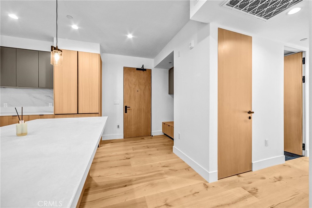 10352 Riverside Drive, Unit 102A Toluca Lake, CA 91602 - Photo 11 of 44