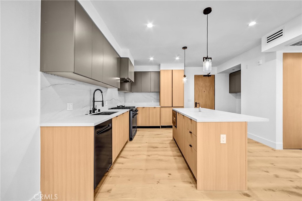 10352 Riverside Drive, Unit 102A Toluca Lake, CA 91602 - Photo 13 of 44