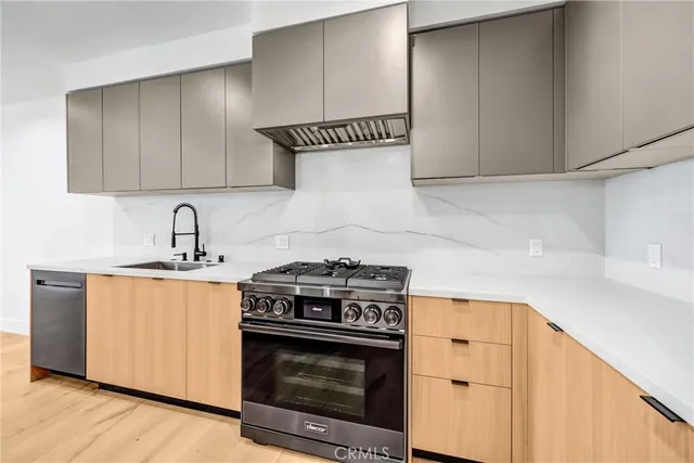 $5,000 | 10352 Riverside Drive, Unit 102A, Toluca Lake, CA 91602