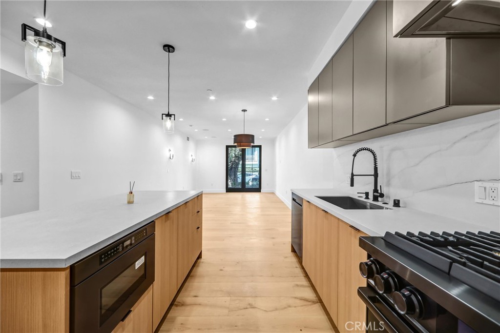 10352 Riverside Drive, Unit 102A Toluca Lake, CA 91602 - Photo 15 of 44