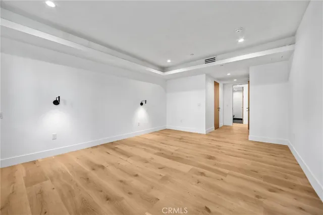 $5,000 | 10352 Riverside Drive, Unit 102A, Toluca Lake, CA 91602