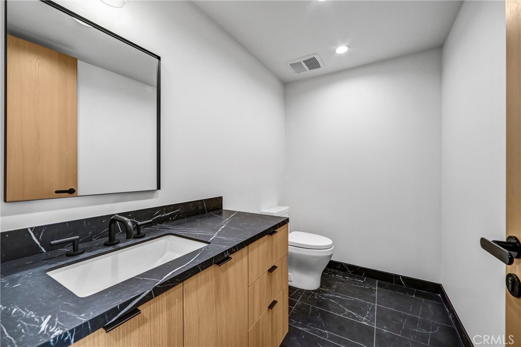 10352 Riverside Drive, Unit 102A Toluca Lake, CA 91602 - Photo 29 of 44