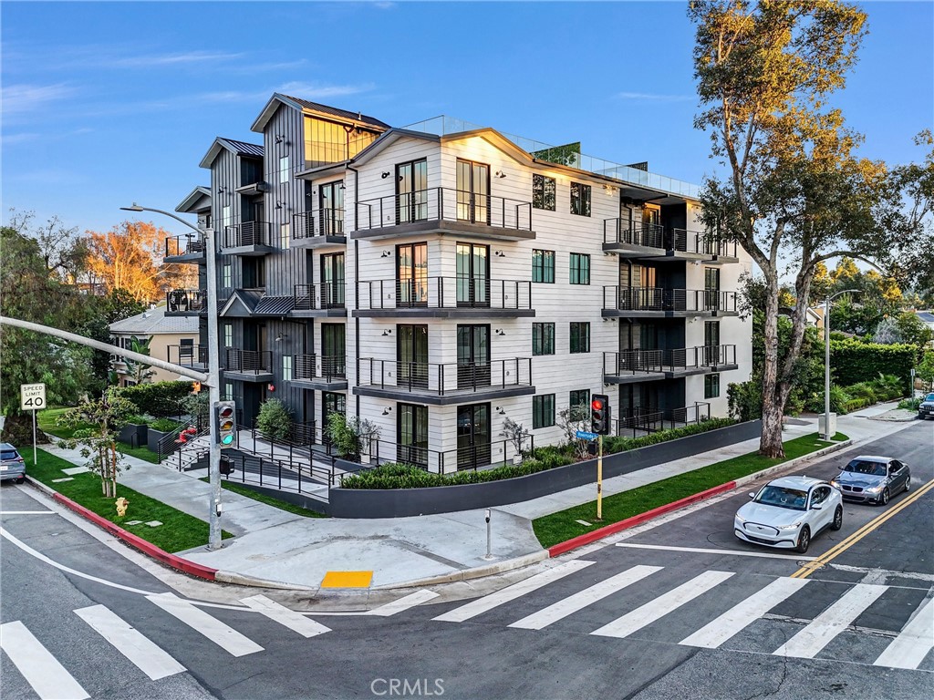 10352 Riverside Drive, Unit 102A Toluca Lake, CA 91602 - Photo 3 of 44