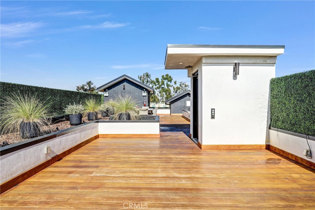 10352 Riverside Drive, Unit 102A Toluca Lake, CA 91602 - Photo 33 of 44