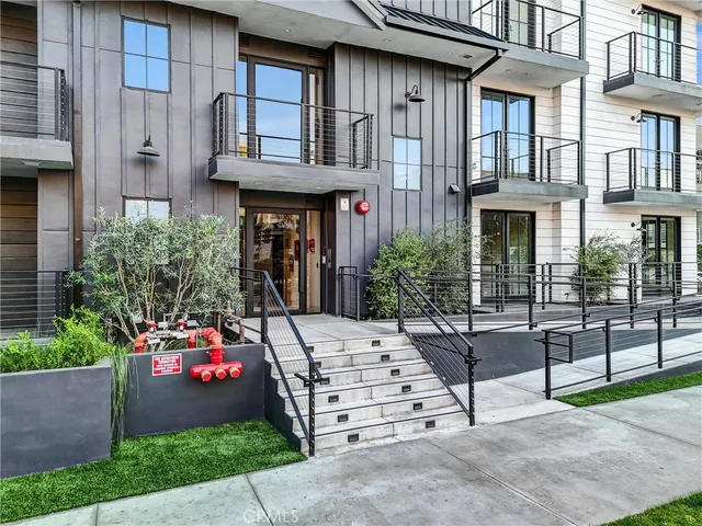 $5,000 | 10352 Riverside Drive, Unit 102A, Toluca Lake, CA 91602