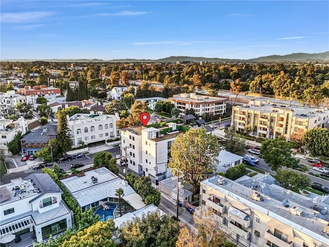 $5,000 | 10352 Riverside Drive, Unit 102A, Toluca Lake, CA 91602