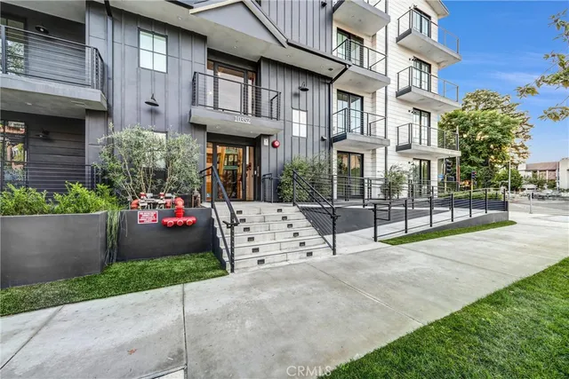 $5,000 | 10352 Riverside Drive, Unit 102A, Toluca Lake, CA 91602