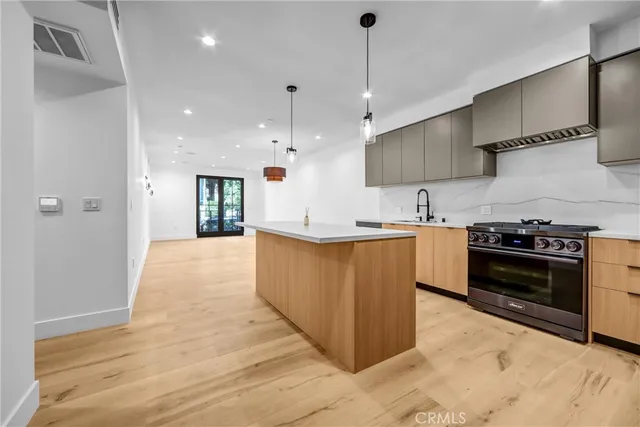 $5,000 | 10352 Riverside Drive, Unit 102A, Toluca Lake, CA 91602