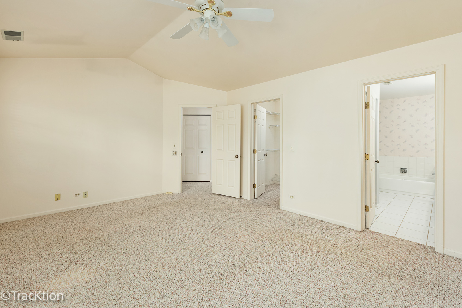 802 Butternut Lane, Unit D Mount Prospect, IL 60056 - Photo 11 of 18 a view of an empty room
