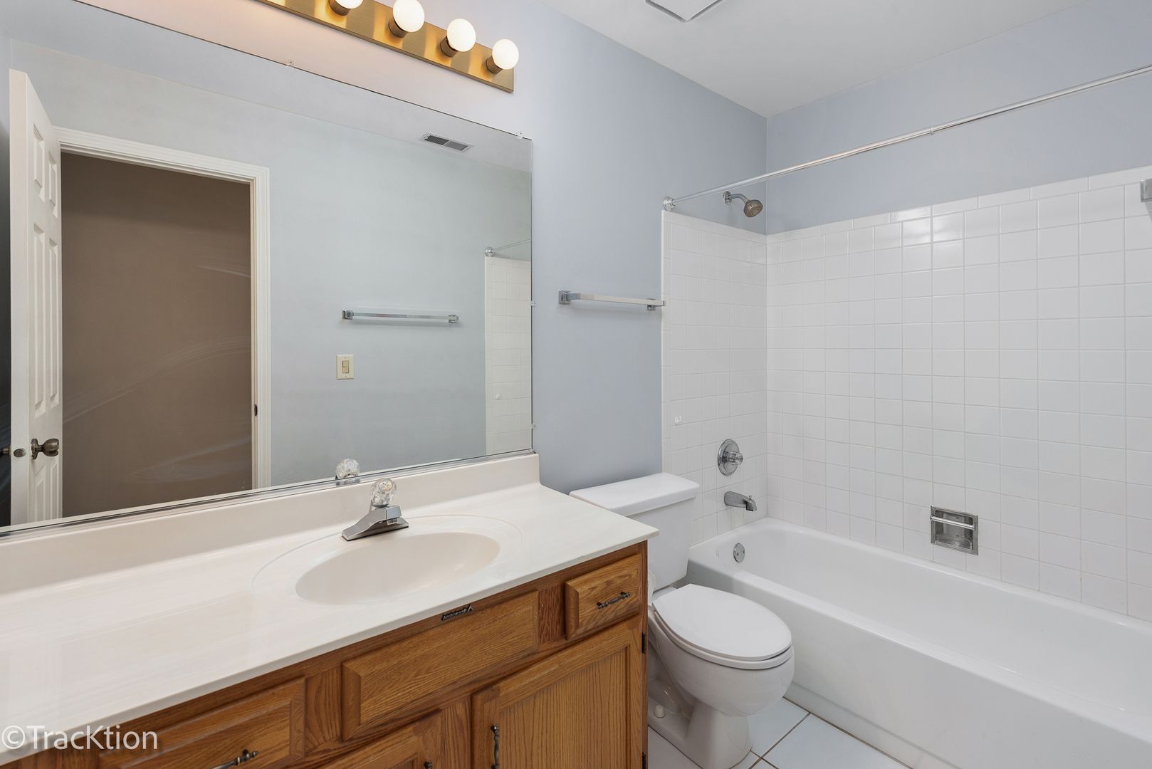 802 Butternut Lane, Unit D Mount Prospect, IL 60056 - Photo 14 of 18 a bathroom with a sink a toilet and a bathtub
