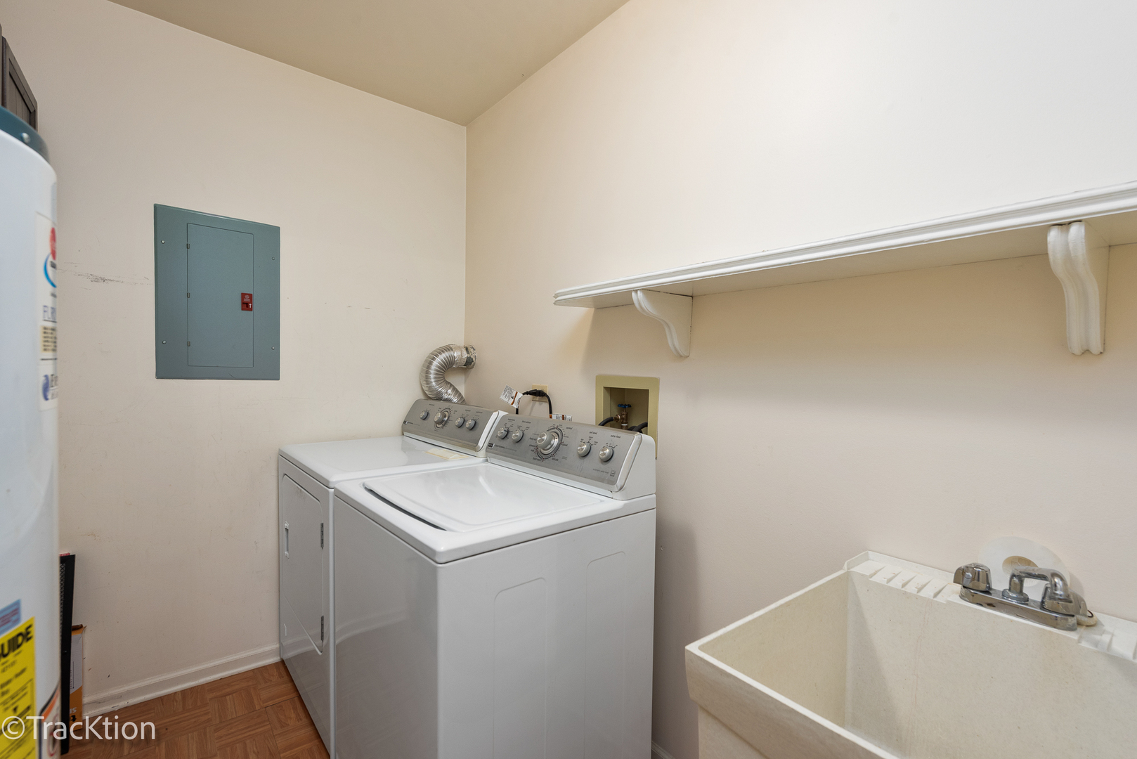 802 Butternut Lane, Unit D Mount Prospect, IL 60056 - Photo 15 of 18 a bathroom with a sink and a mirror