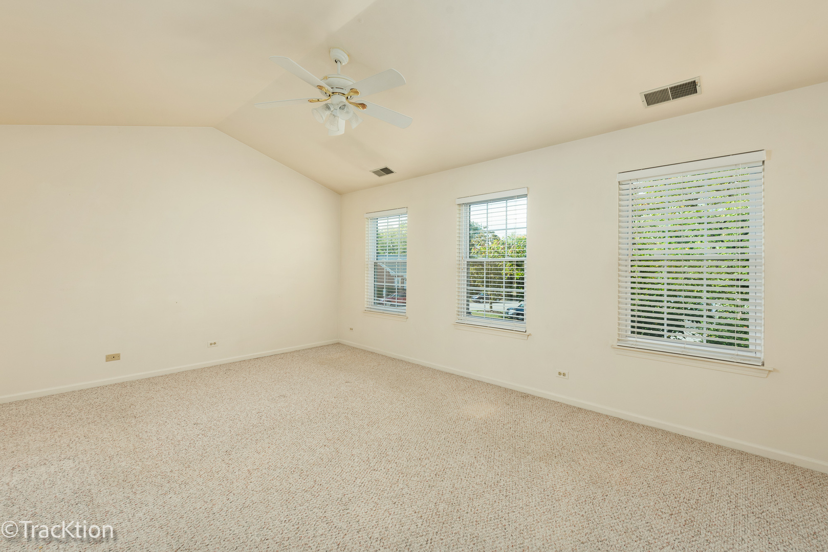 802 Butternut Lane, Unit D Mount Prospect, IL 60056 - Photo 10 of 18 an empty room with a window
