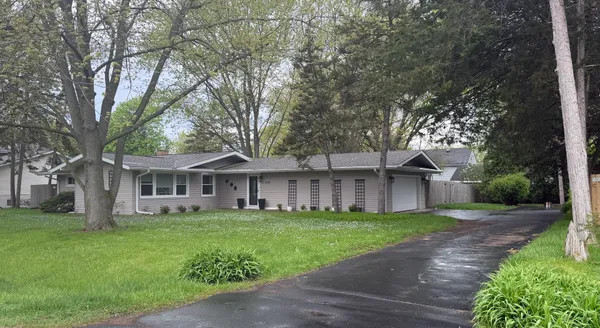 830 Estes Street, Gurnee, IL 60031