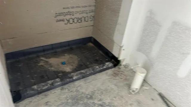 a bathroom with a toilet and a bathtub