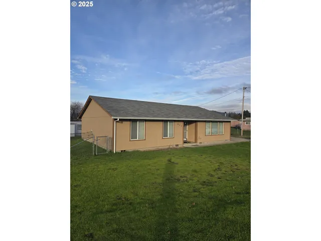 a house view with a outdoor space