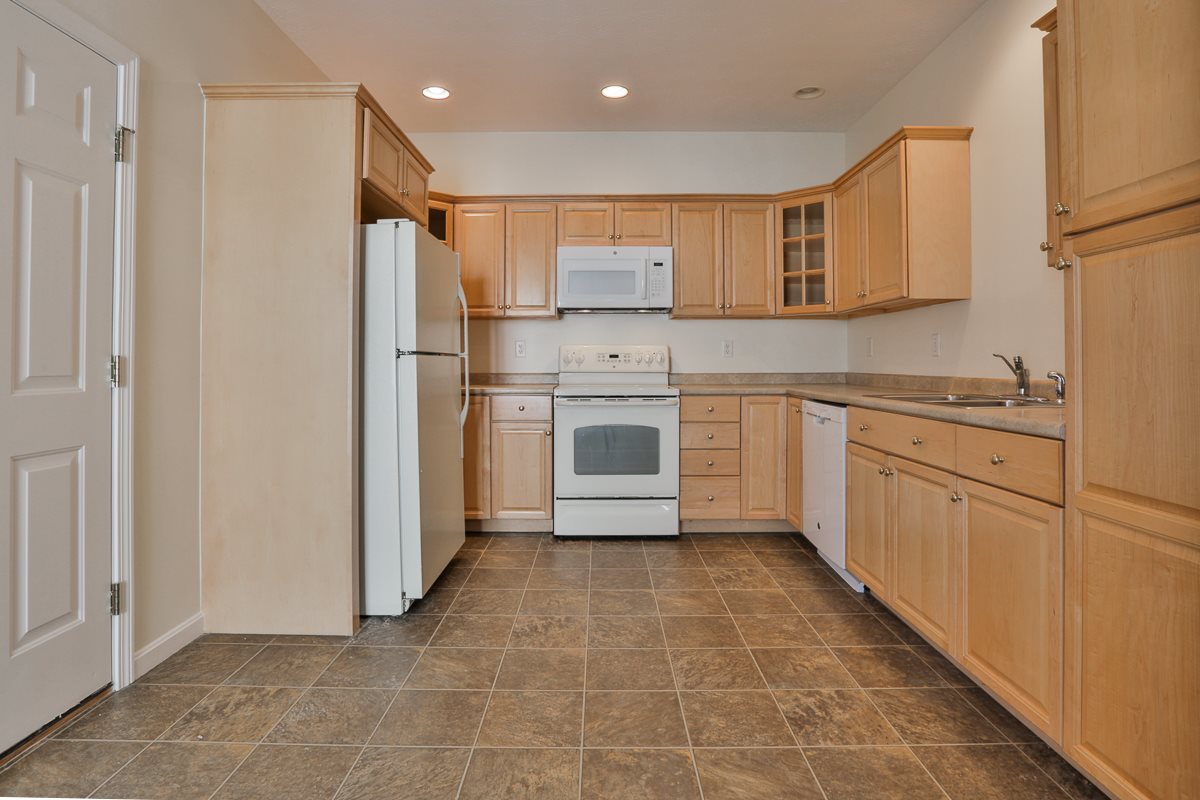 90 Old Stage Road Litchfield, NH 03052 - Photo 4 of 30