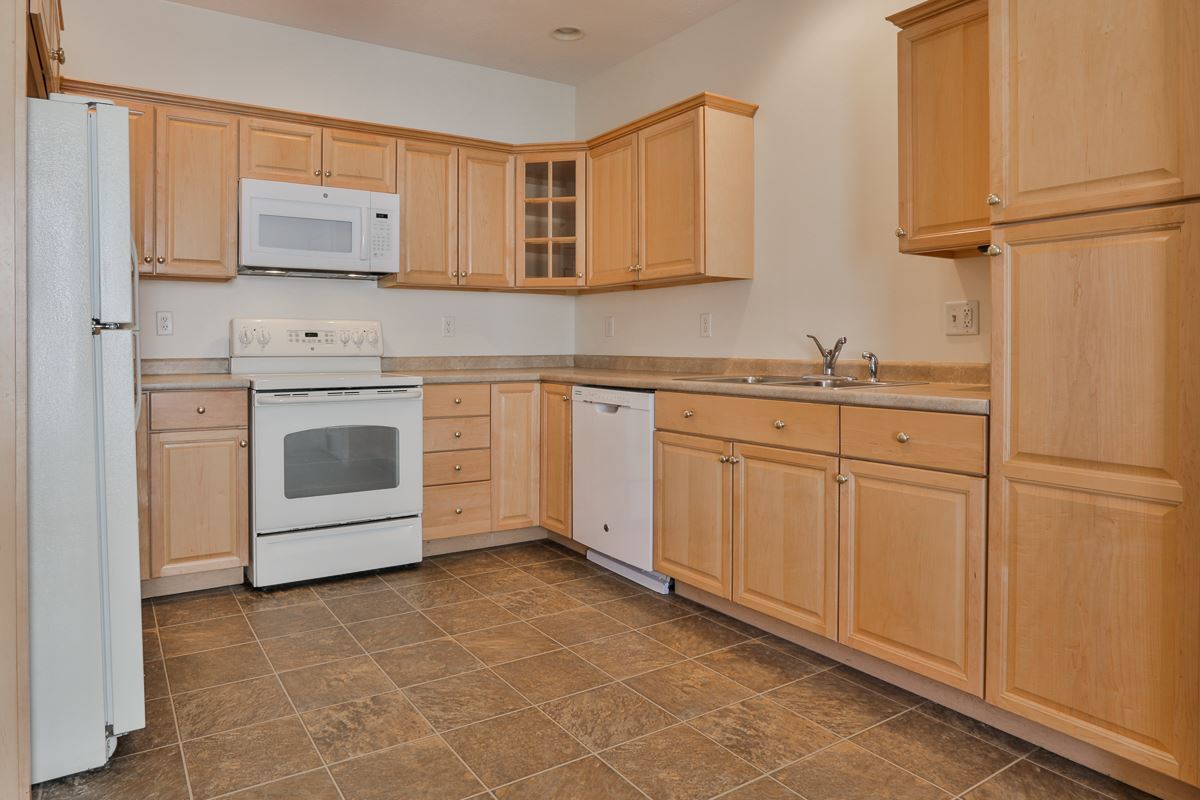 90 Old Stage Road Litchfield, NH 03052 - Photo 5 of 30