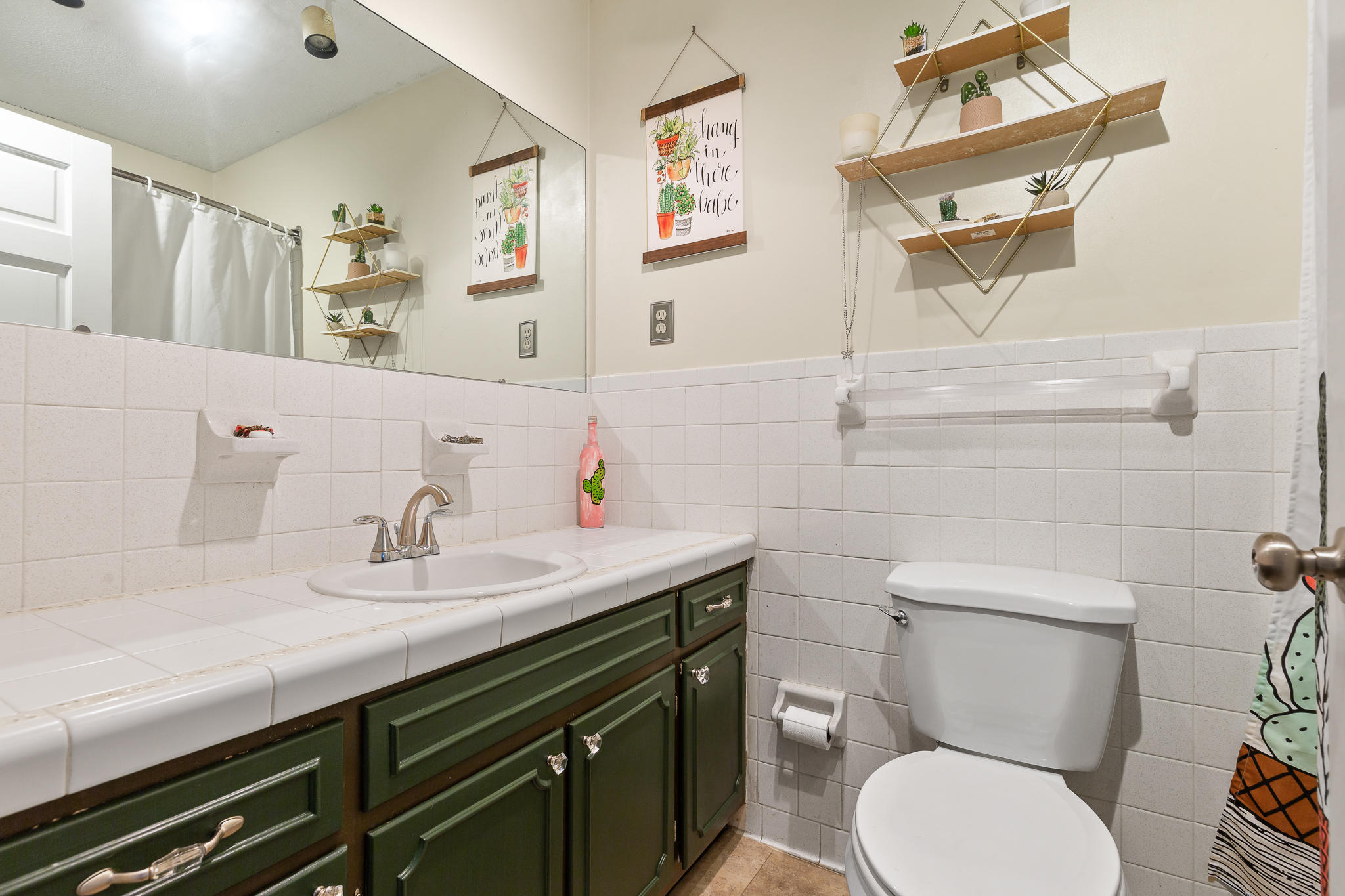 809 Ravine Road Signal Mountain, TN 37377 - Photo 11 of 24 Bathroom