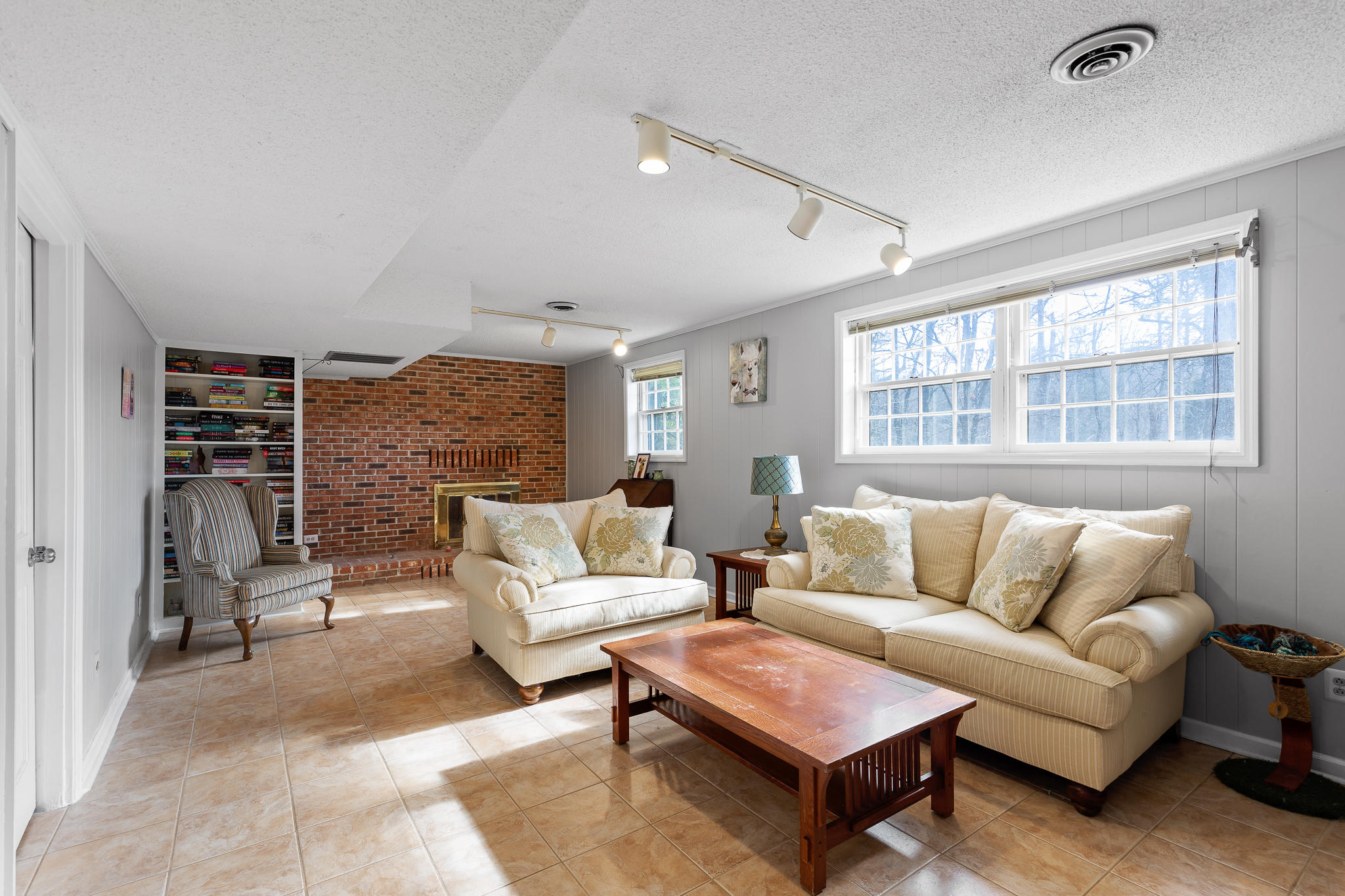 809 Ravine Road Signal Mountain, TN 37377 - Photo 16 of 24 Family Room
