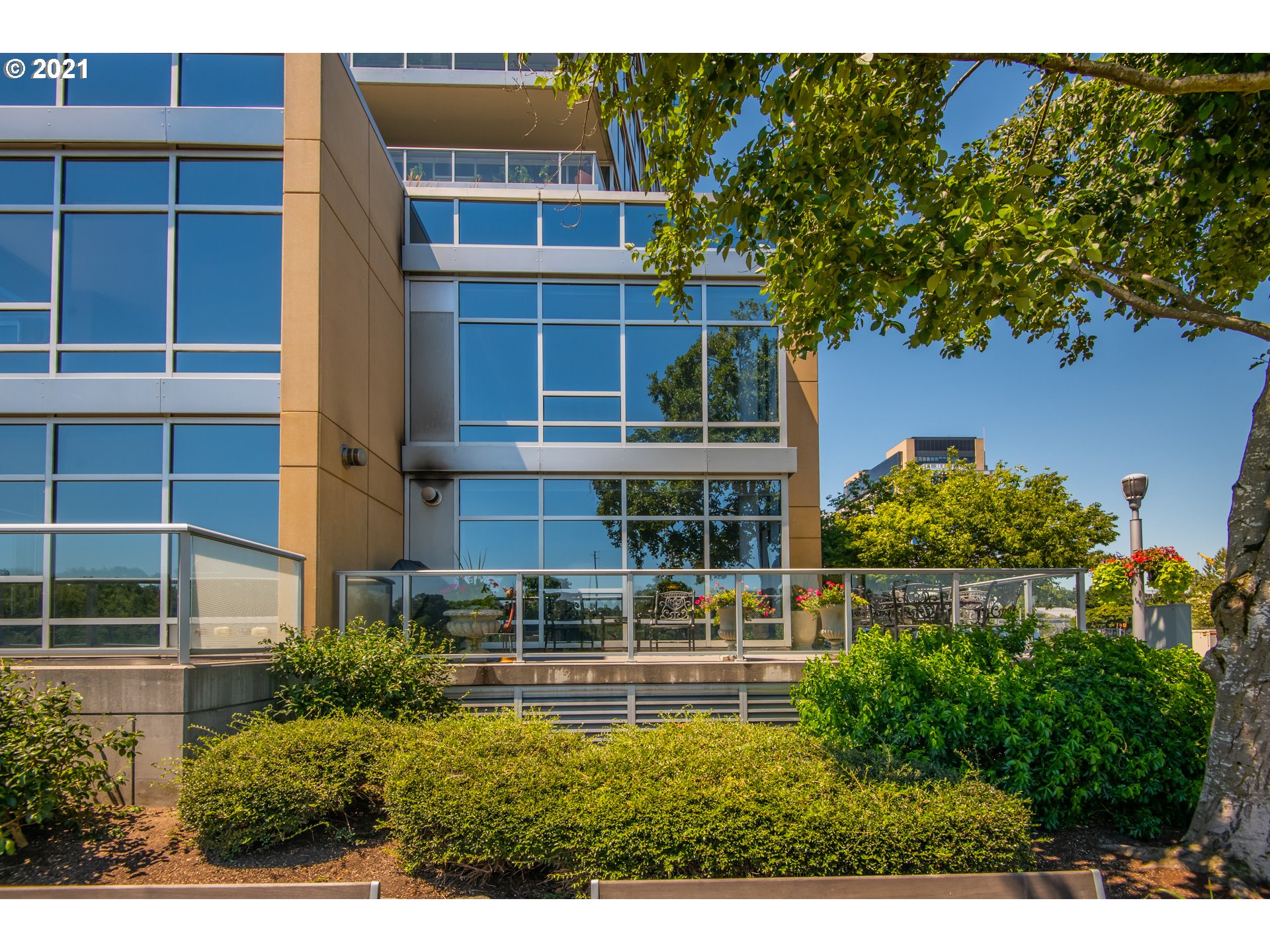 848 South Curry Street, Unit 110 Portland, OR 97239 - Photo 2 of 32