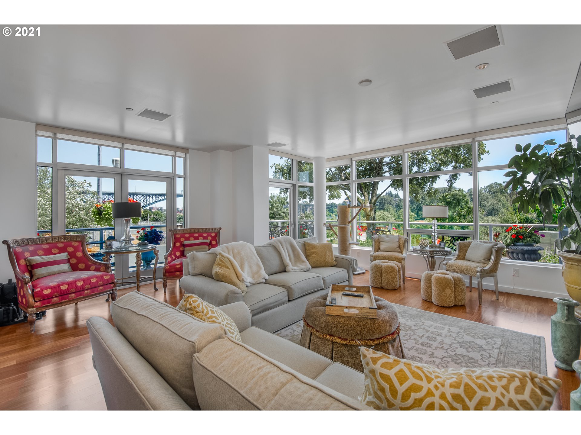 848 South Curry Street, Unit 110 Portland, OR 97239 - Photo 3 of 32