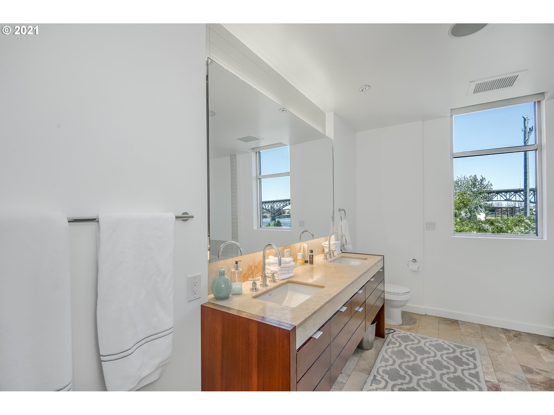 848 South Curry Street, Unit 110 Portland, OR 97239 - Photo 27 of 32