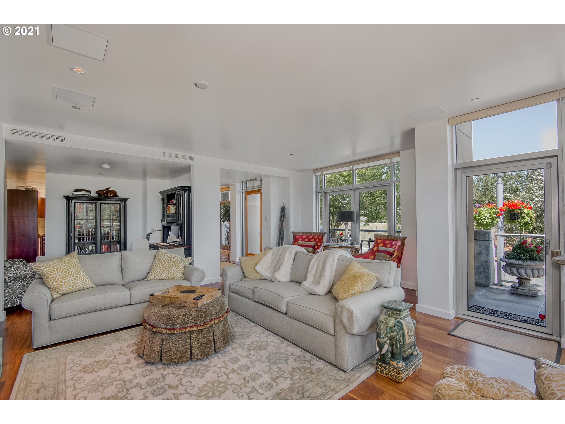 848 South Curry Street, Unit 110 Portland, OR 97239 - Photo 5 of 32