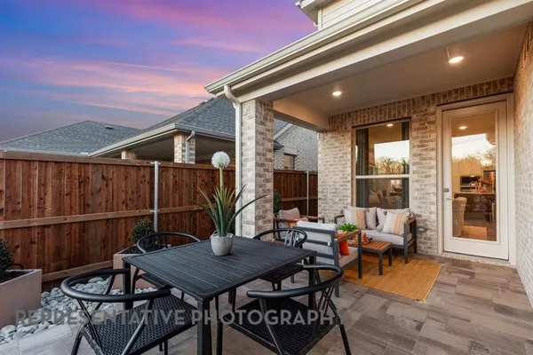 a view of a dinning table and chairs in patio