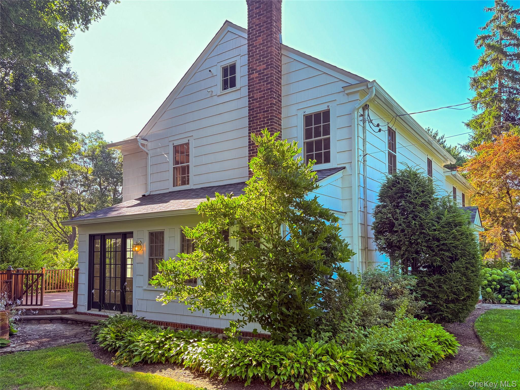 104 Fort Hill Road Huntington, NY 11743 - Photo 4 of 32 a front view of a house with garden