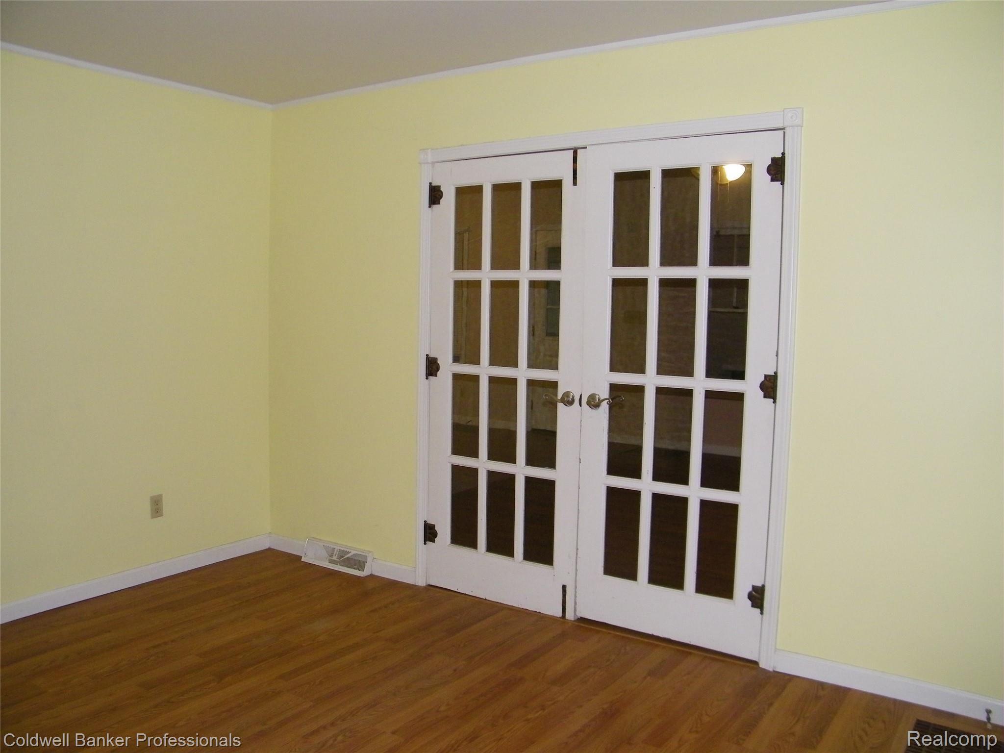 6811 Jefferson Road North Branch, MI 48461 - Photo 7 of 25 102_0249.JPG