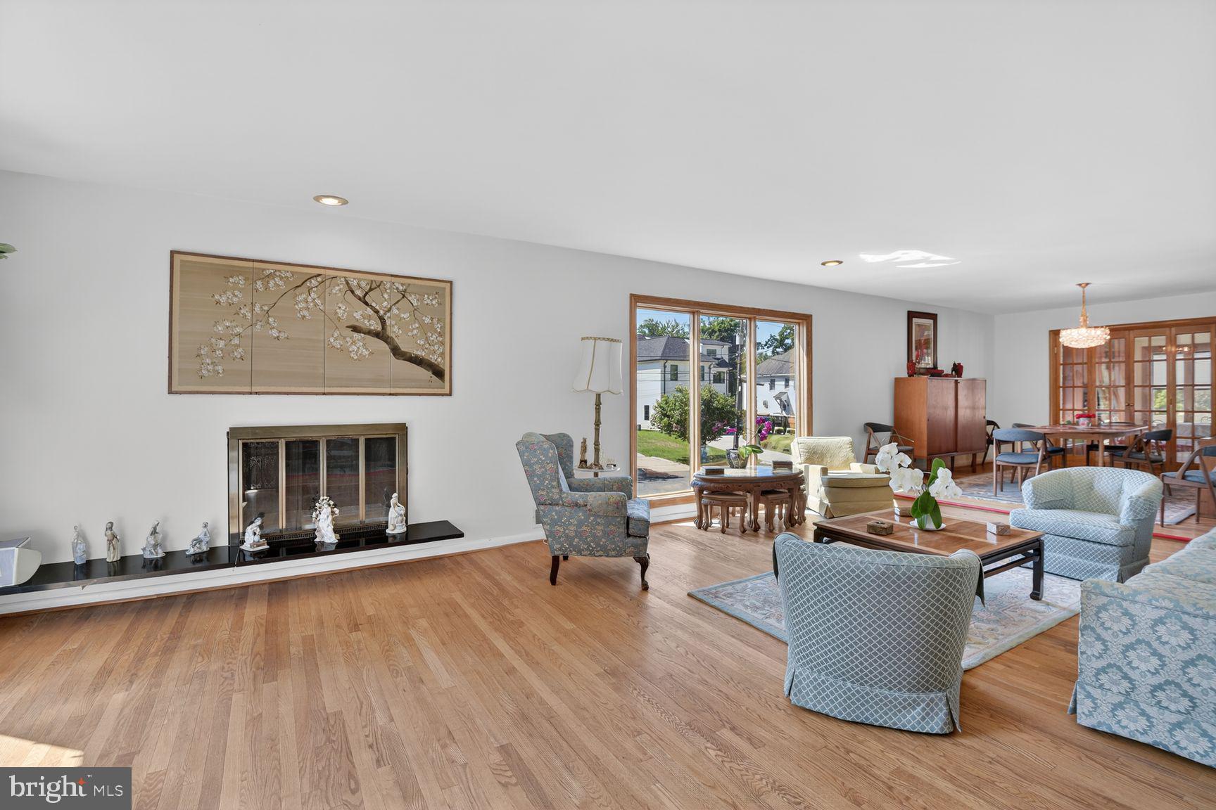 5800 Plainview Road Bethesda, MD 20817 - Photo 3 of 30 a living room with furniture and fireplace