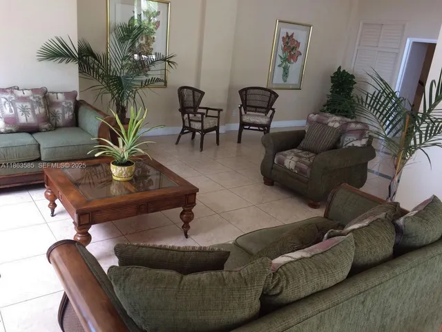 $2,000 | 1430 Brickell Bay Drive, Unit 301, Miami, FL 33131