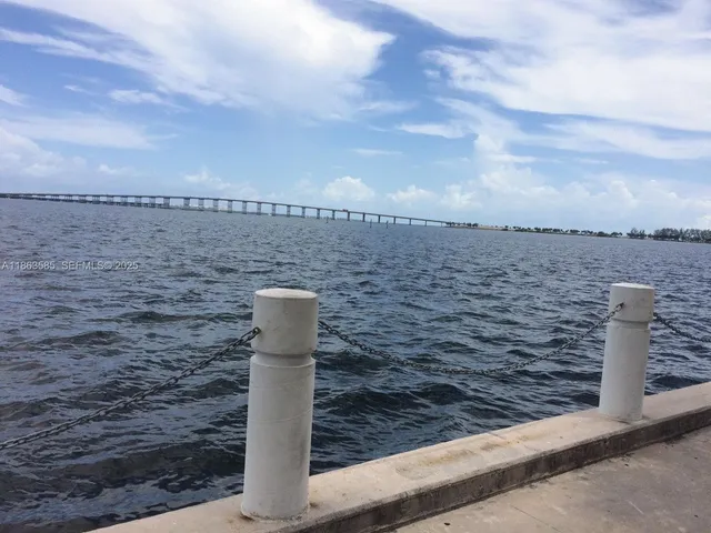 $2,000 | 1430 Brickell Bay Drive, Unit 301, Miami, FL 33131