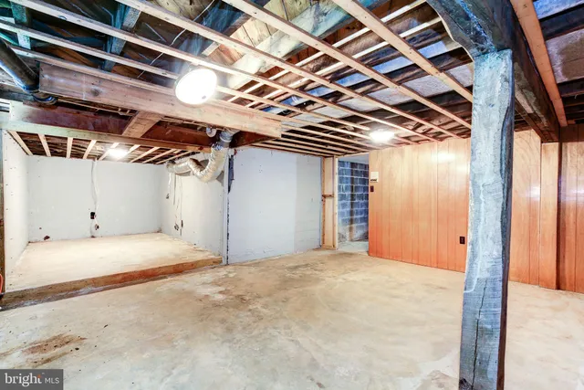 a view of utility room