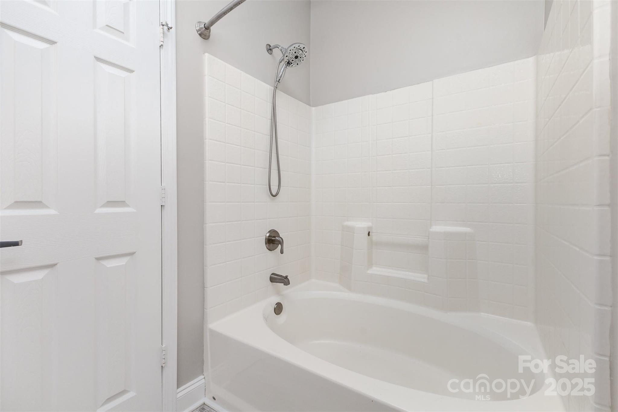 769 Grandin Road Charlotte, NC 28208 - Photo 11 of 17 a bathroom with a bathtub