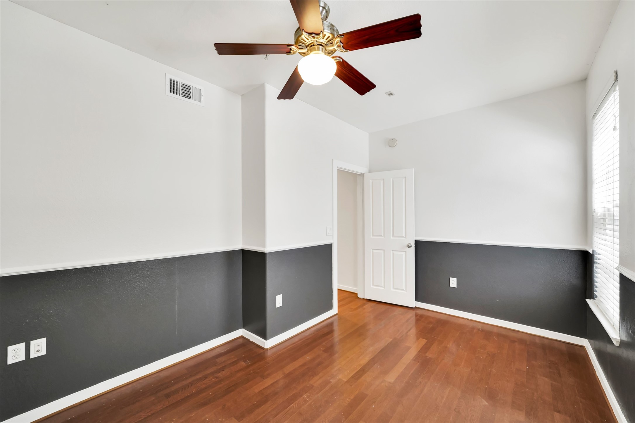 2216 Chenevert Street, Unit 6 Houston, TX 77003 - Photo 15 of 29 Another view of the guest bedroom.