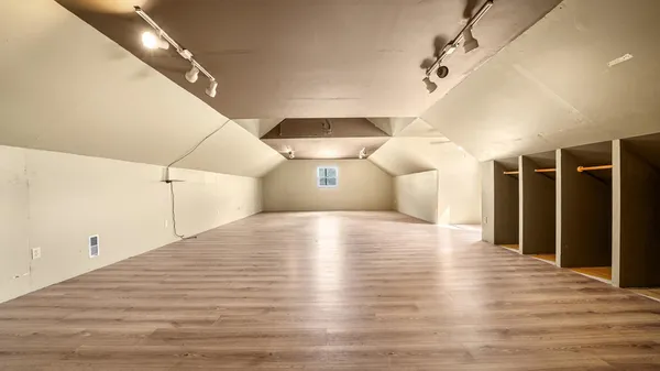 a view of a livingroom with furniture and a ceiling fan