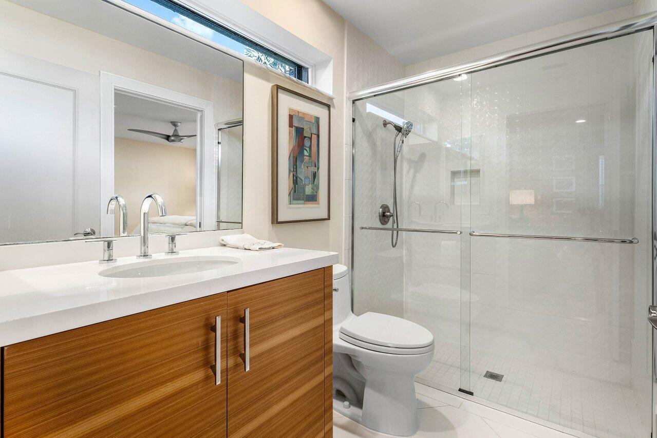 17111 Huntington Park Way Boca Raton, FL 33496 - Photo 20 of 59 Jack & Jill Bathroom