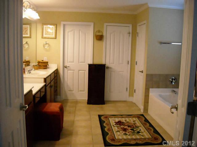 340 Hemmingway Lane Fort Mill, SC 29708 - Photo 2 of 8 Gallery Image 2