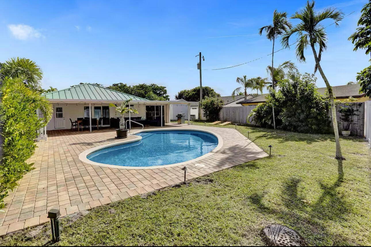 630 Curlew Road Delray Beach, FL 33444 - Photo 4 of 24 pool