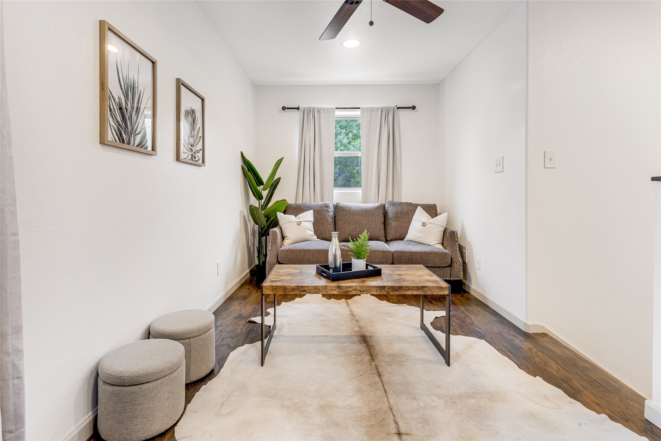 1374 Forest View Drive Blanco, TX 78606 - Photo 15 of 27 Main house - upstairs 2nd living area. 3 bedrooms and full bath upstairs