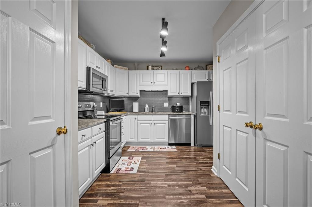 6002 Old Park Lane High Point, NC 27265 - Photo 10 of 35