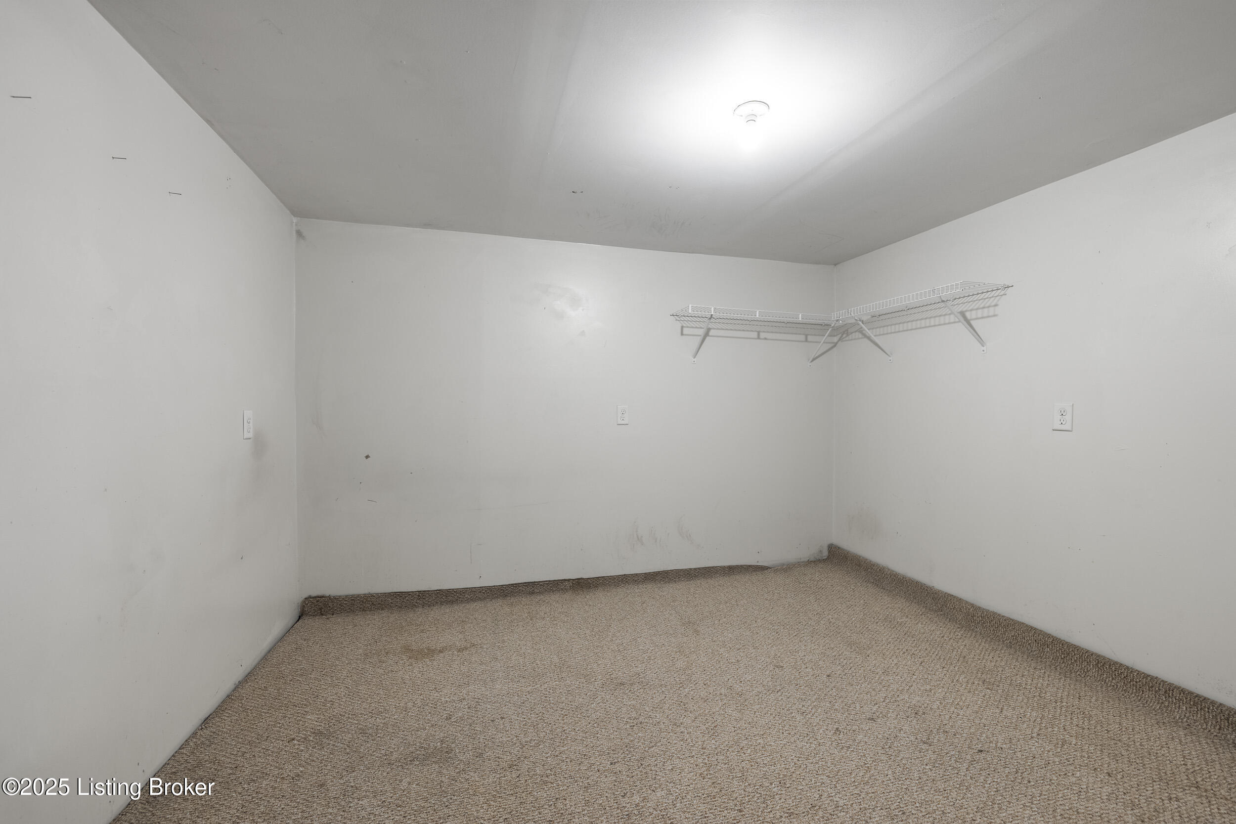 8816 Moody Road Louisville, KY 40219 - Photo 35 of 36 3U8A3706