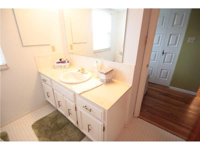 8231 Taunton Road Indianapolis, IN 46260 - Photo 13 of 21 Gallery Image 13