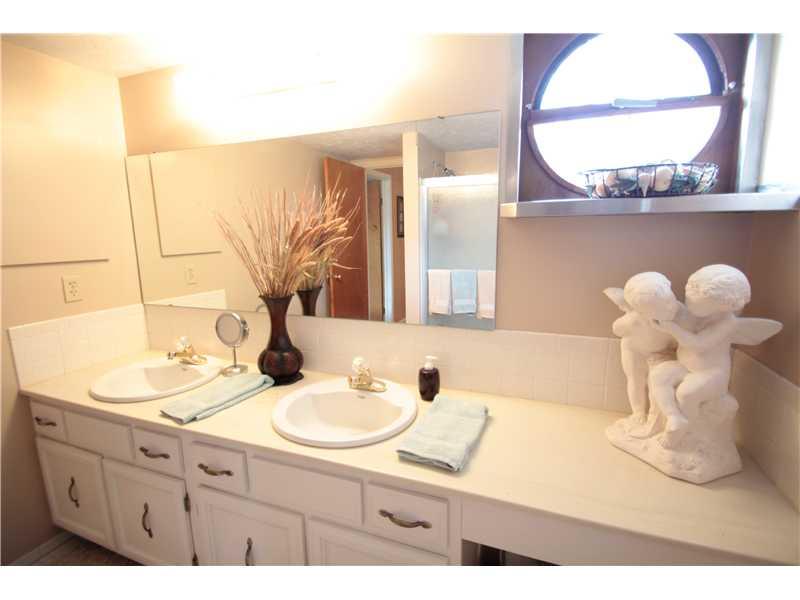 8231 Taunton Road Indianapolis, IN 46260 - Photo 16 of 21 Gallery Image 16
