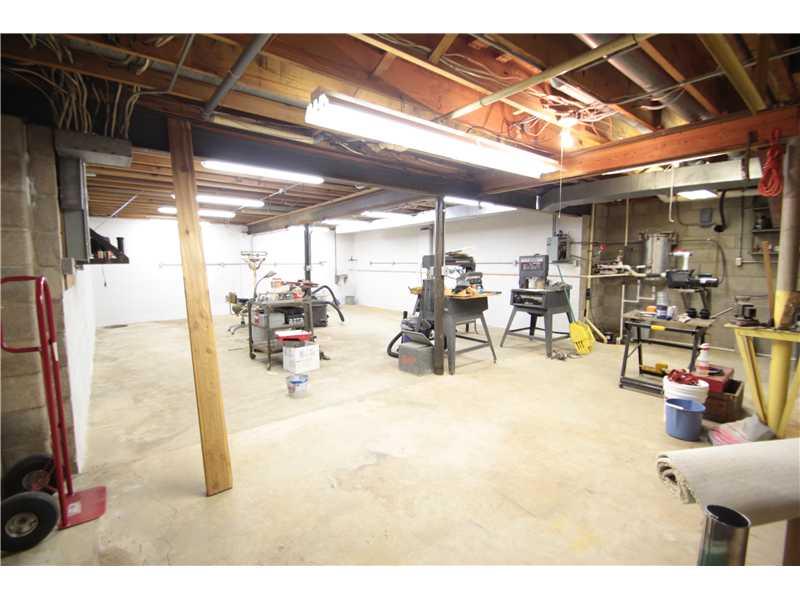 8231 Taunton Road Indianapolis, IN 46260 - Photo 18 of 21 Gallery Image 18