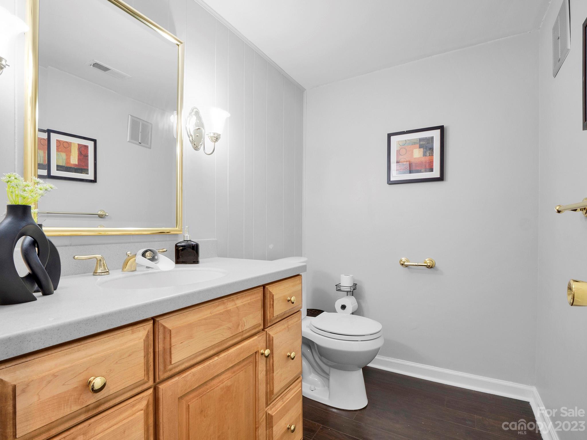8072 Knights Bridge Road Charlotte, NC 28210 - Photo 3 of 23 a bathroom with a toilet sink and mirror