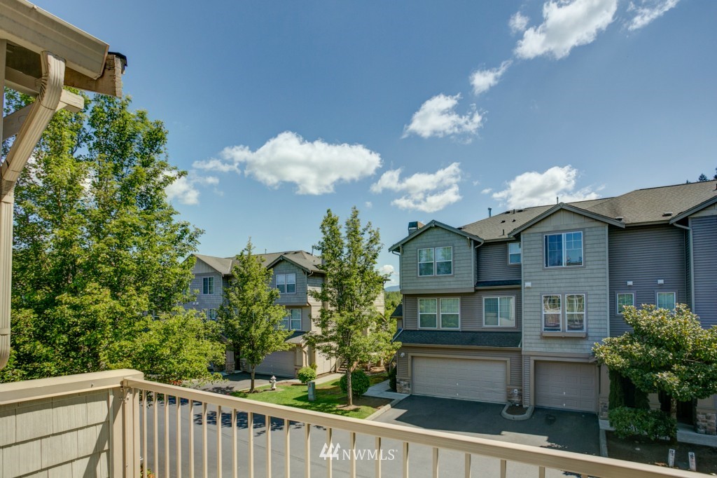 15325 Southeast 155th Place, Unit R4 Renton, WA 98058 - Photo 3 of 17 Gallery Image 3