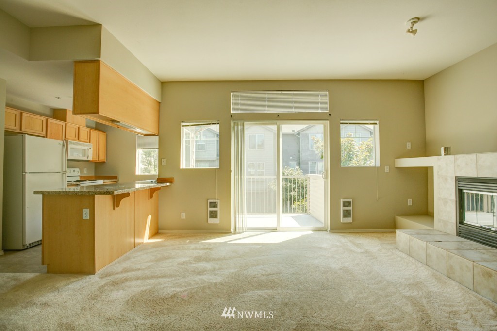 15325 Southeast 155th Place, Unit R4 Renton, WA 98058 - Photo 5 of 17 Gallery Image 5
