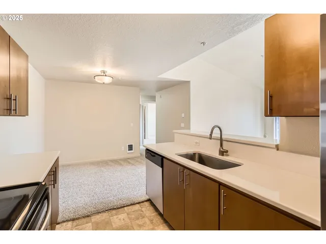 $275,000 | 10804 Northeast Holly Street, Unit 303, Hillsboro, OR 97006